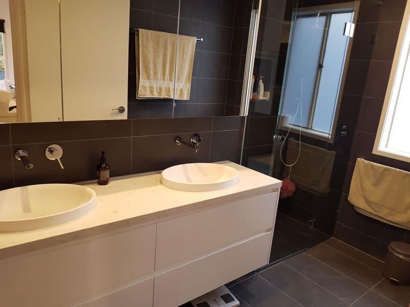Fifth bathroom image